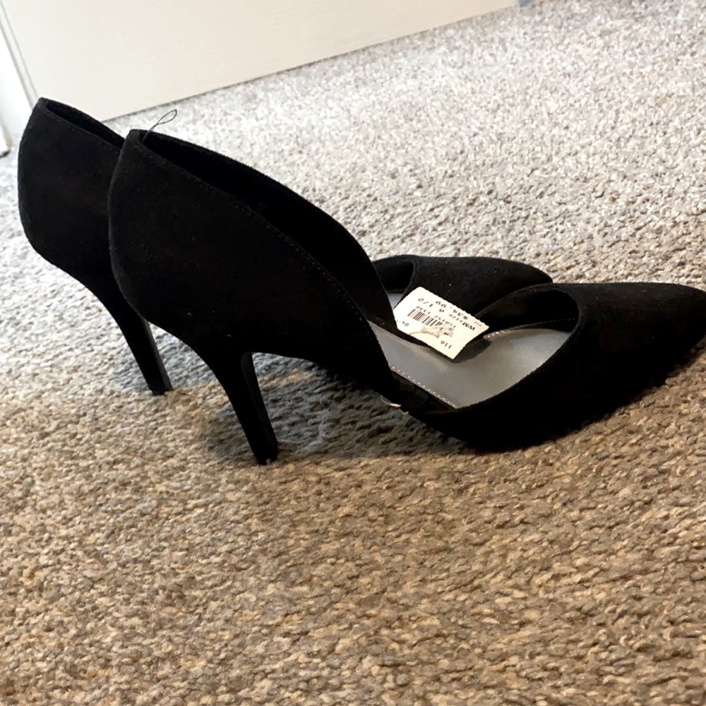 New ^size 7 black Christian Siriano heels